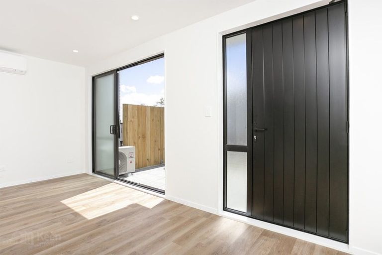 Photo of property in 13 Tokai Place, Glen Eden, 0602