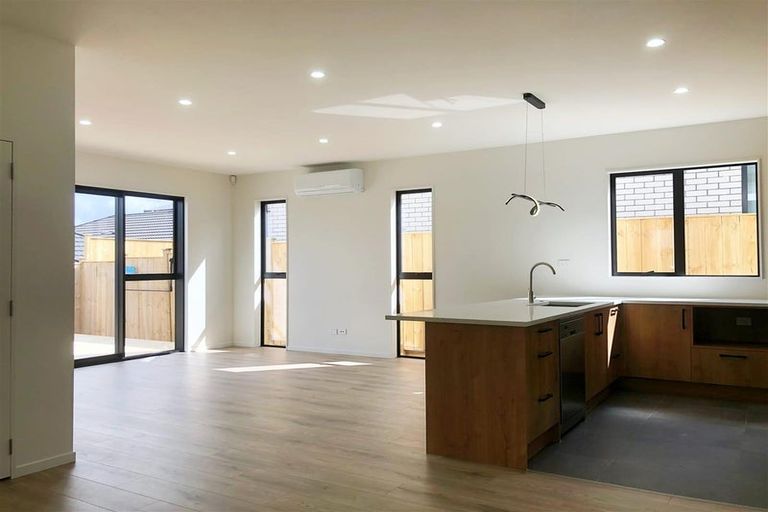 Photo of property in 8 Enchantment Lane, Karaka, Papakura, 2113