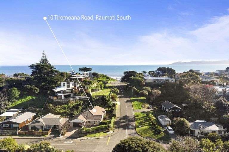 Photo of property in 10 Tiromoana Road, Raumati South, Paraparaumu, 5032