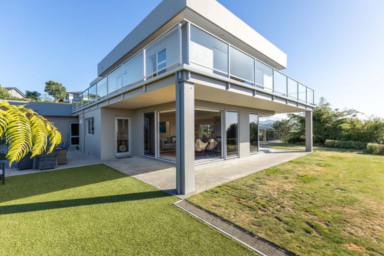 Photo of property in 33 Veale Road, Frankleigh Park, New Plymouth, 4371