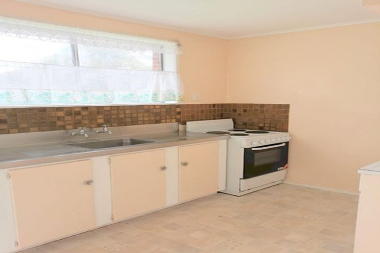 Photo of property in 1 Trojan Crescent, New Lynn, Auckland, 0600