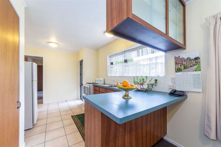 Photo of property in 2/303a Great North Road, Henderson, Auckland, 0612