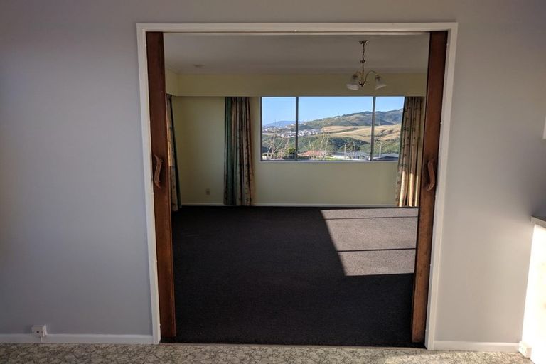 Photo of property in 37 Carluke Street, Paparangi, Wellington, 6037