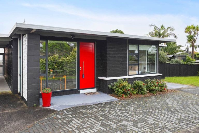 Photo of property in 3/132 Onewa Road, Northcote, Auckland, 0627