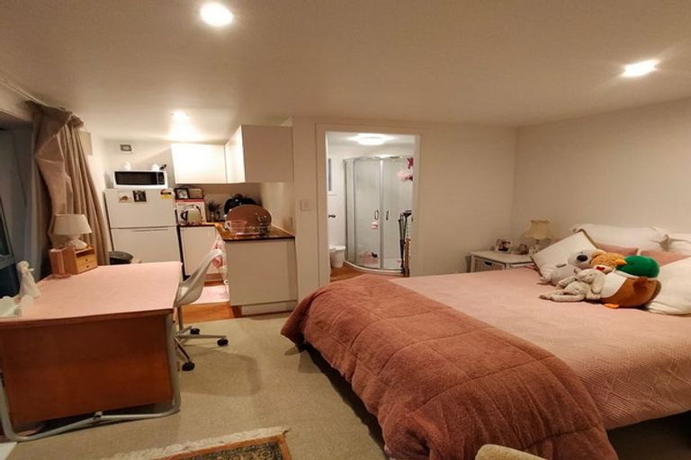 Photo of property in 29 Kingston Heights Road, Kingston, Wellington, 6021