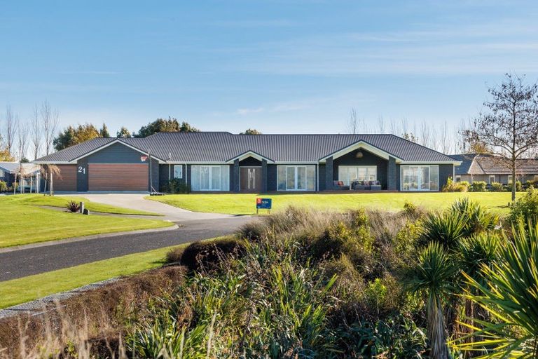 Photo of property in 21 Loveston Lane, Kelvin Grove, Palmerston North, 4470