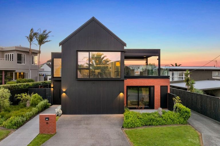 Photo of property in 10 Vaughan Crescent, Murrays Bay, Auckland, 0630