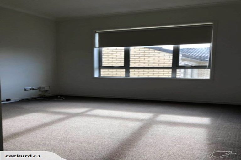 Photo of property in 61c Fields Parade, Oteha, Auckland, 0632