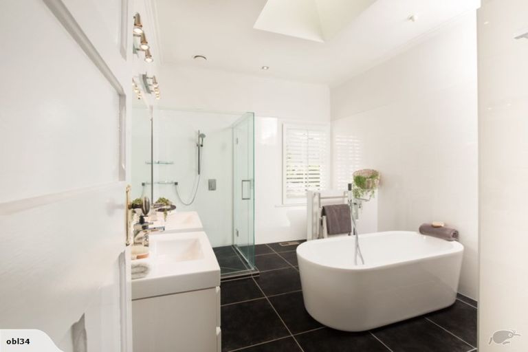 Photo of property in 71 Beach Road, Mellons Bay, Auckland, 2014