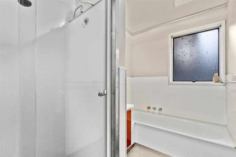 Photo of property in 49 Larissa Avenue, Henderson, Auckland, 0610