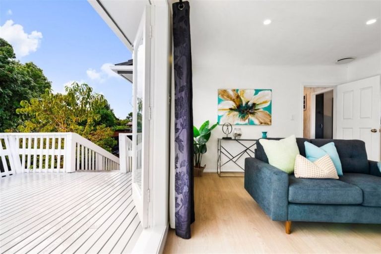 Photo of property in 15 Lendic Avenue, Henderson, Auckland, 0612