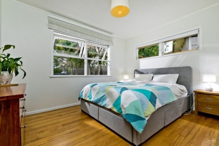 Photo of property in 10 Thomas Rea Place, Te Atatu South, Auckland, 0610