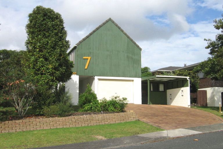Photo of property in 7 Flagstaff Place, Massey, Auckland, 0614