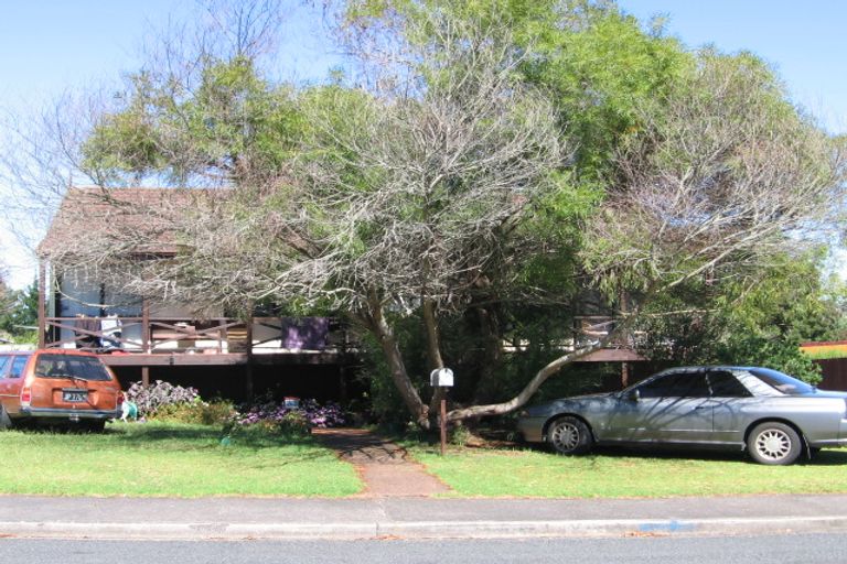 Photo of property in 11 St Catherine Crescent, West Harbour, Auckland, 0618