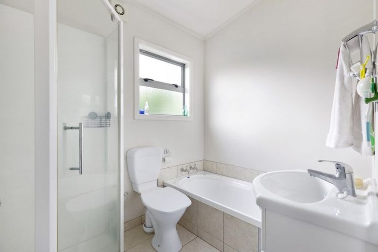 Photo of property in 1a Cecil Road, Tawa, Wellington, 5028