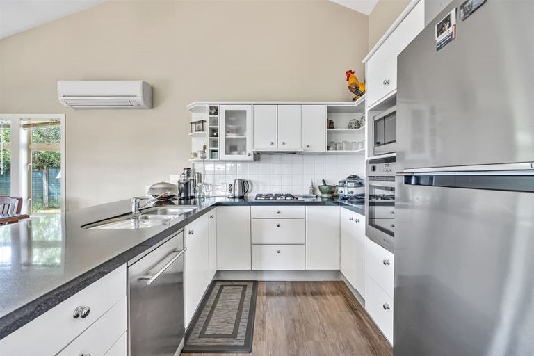 Photo of property in 18 Cinnabar Place, Westgate, Auckland, 0614