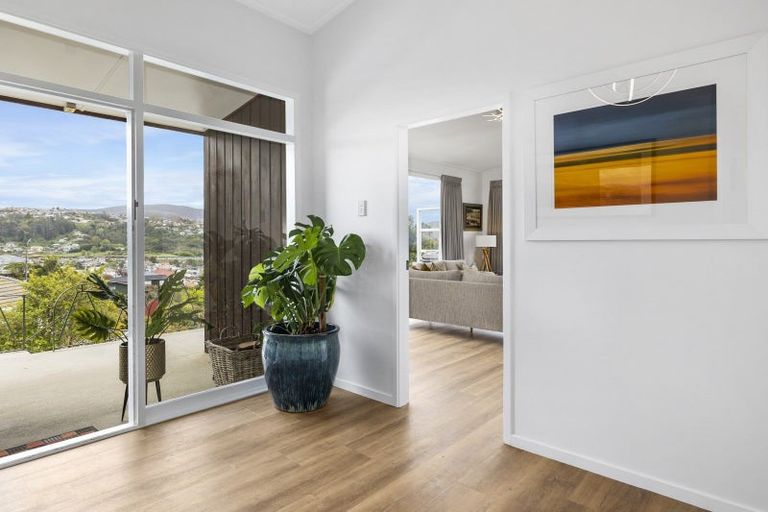 Photo of property in 77 Easther Crescent, Kew, Dunedin, 9012