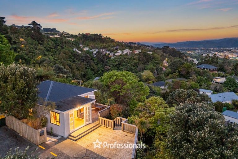 Photo of property in 24 Miromiro Road, Normandale, Lower Hutt, 5010