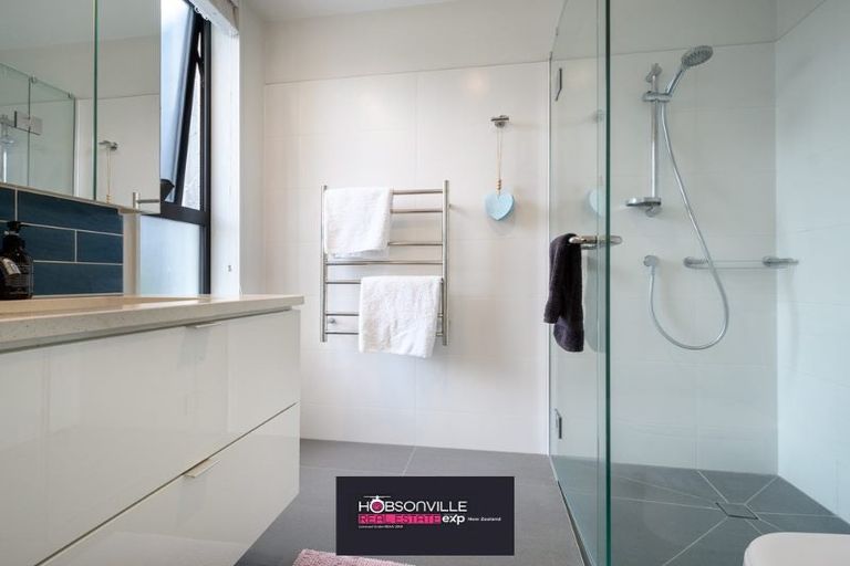 Photo of property in 21 Isitt Road, Hobsonville, Auckland, 0616