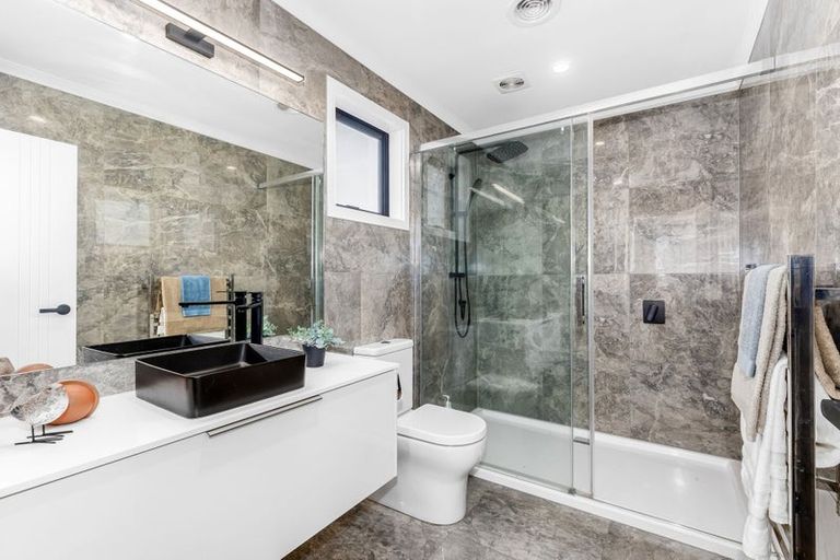 Photo of property in 2 Opaoa Way, Aotea, Porirua, 5024