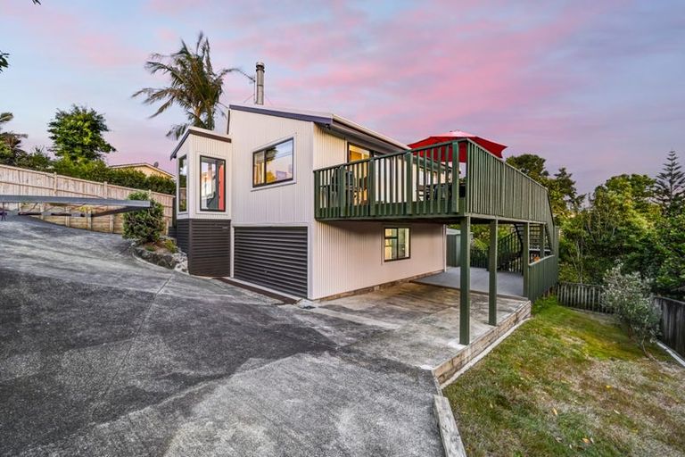 Photo of property in 10 Oliver Twist Avenue, Mellons Bay, Auckland, 2014