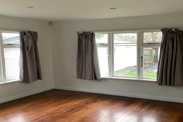 Photo of property in 18 Avonhead Road, Avonhead, Christchurch, 8042