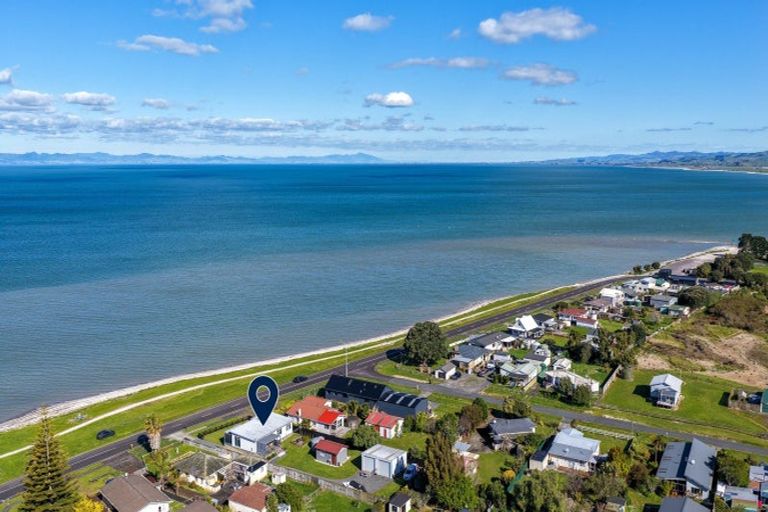 Photo of property in 989 East Coast Road, Kaiaua, Miranda, 2473