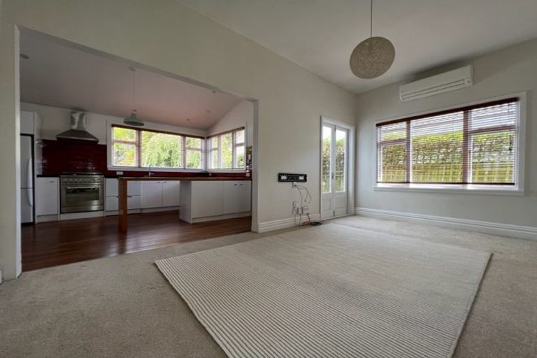 Photo of property in 49 Cleveland Street, Edgeware, Christchurch, 8013