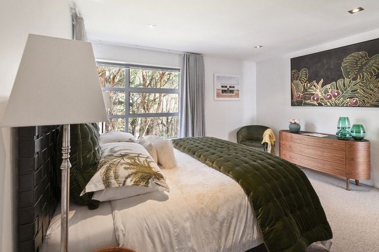 Photo of property in 42 Ruapehu Drive, Fitzherbert, Palmerston North, 4410