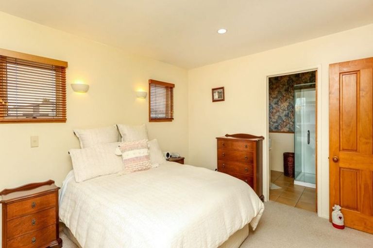 Photo of property in 3b Kawaroa Close, New Plymouth, 4310