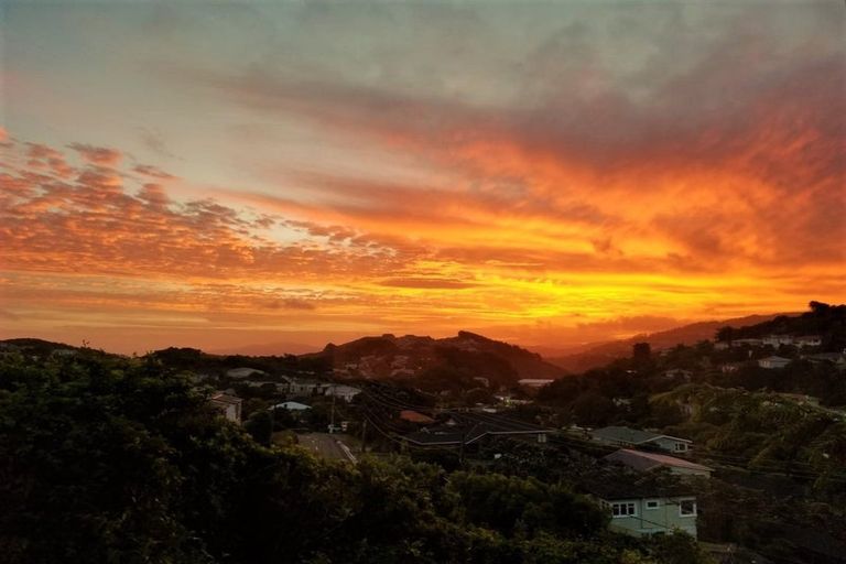 Photo of property in 42a Glanmire Road, Newlands, Wellington, 6037