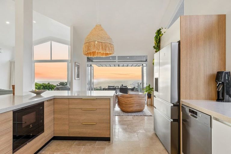 Photo of property in 77 Waitea Road, Muriwai, 0881