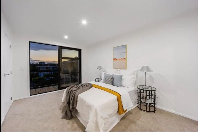 Photo of property in 5/71 West Coast Road, Glen Eden, Auckland, 0602