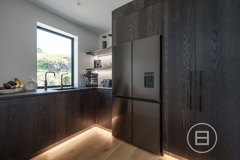 Photo of property in 5 Red Deer Rise, Kelvin Heights, Queenstown, 9300