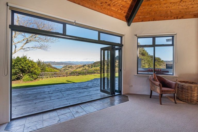 Photo of property in 16 Tarapatiki Drive, Whitianga, 3510