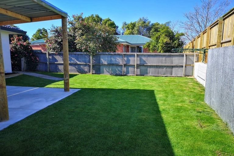 Photo of property in 2/471 Wairakei Road, Burnside, Christchurch, 8053