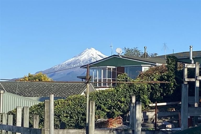 Photo of property in 19 Findlay Street, Moturoa, New Plymouth, 4310