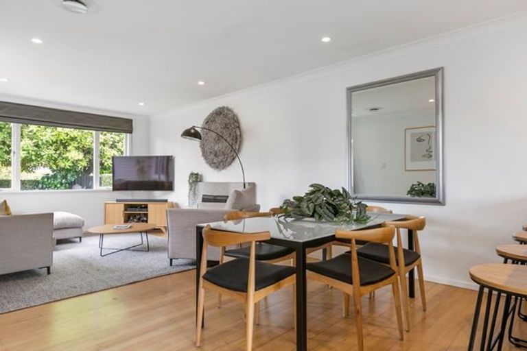 Photo of property in 19 Swan Crescent, Pakuranga, Auckland, 2010