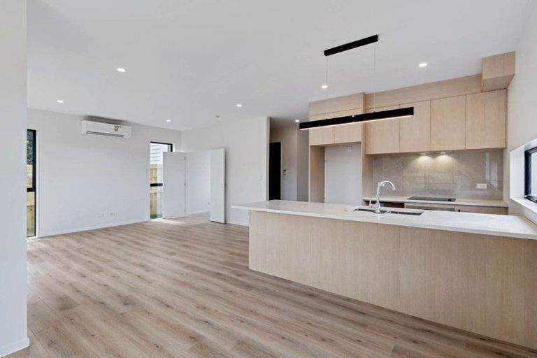 Photo of property in 7/58 Sylvan Crescent, Te Atatu South, Auckland, 0610