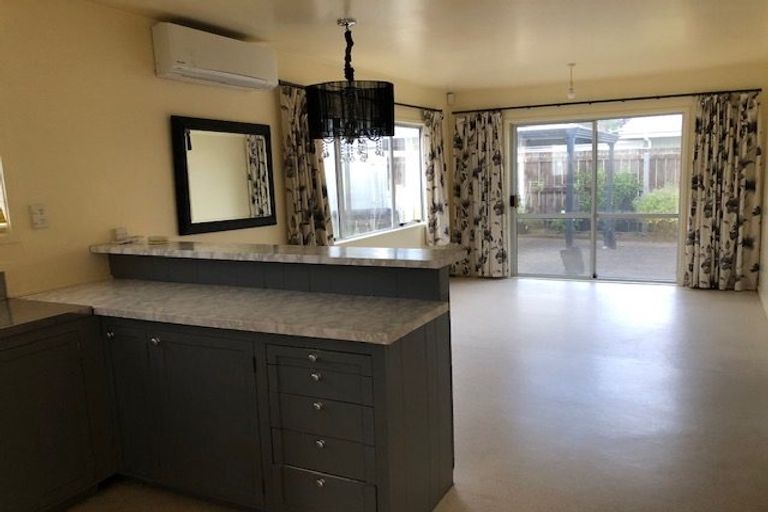 Photo of property in 3 Shepherds Road, Papakura, 2110