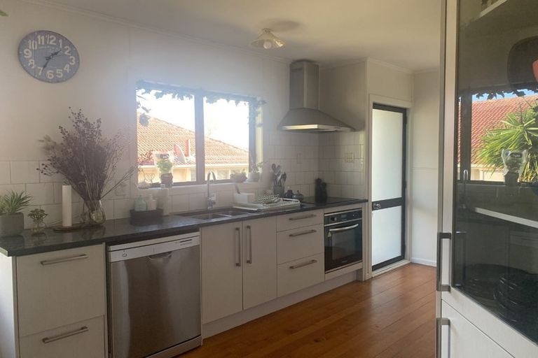 Photo of property in 1/114 Kervil Avenue, Te Atatu Peninsula, Auckland, 0610