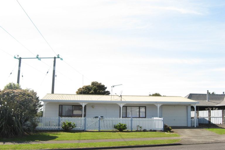 Photo of property in 130 Heta Road, Highlands Park, New Plymouth, 4312