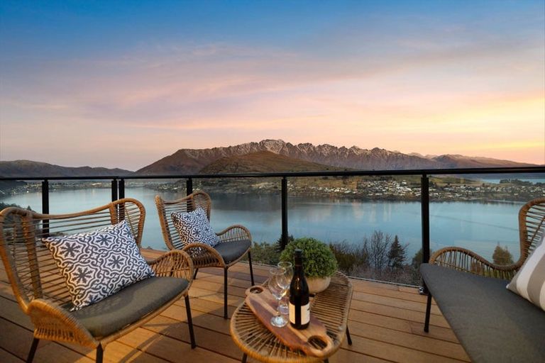 Photo of property in 7 Sunrise Lane, Queenstown, 9300