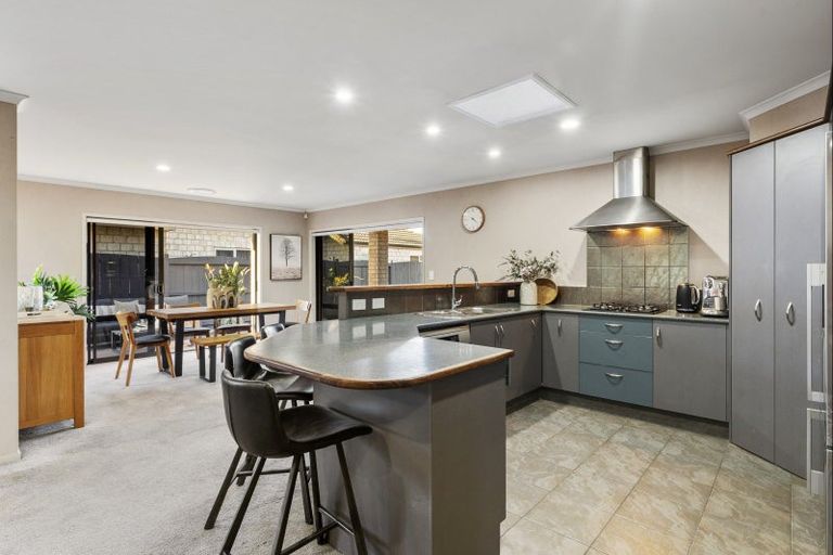 Photo of property in 33 Saint Heliers Place, Papamoa Beach, Papamoa, 3118