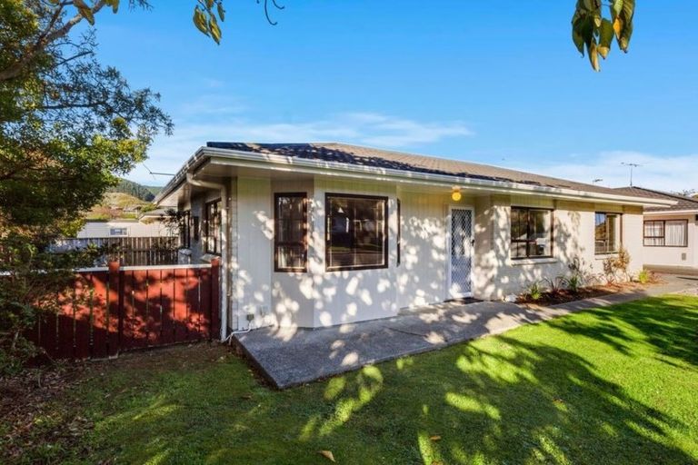 Photo of property in 16 Rossiter Street, Tawa, Wellington, 5028
