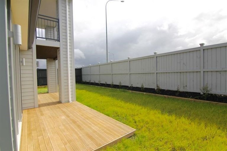 Photo of property in 31 Pickaberry Avenue, Karaka, Papakura, 2113