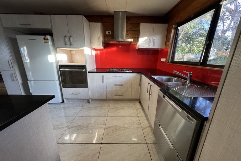 Photo of property in 6 Gardone Terrace, Conifer Grove, Takanini, 2112