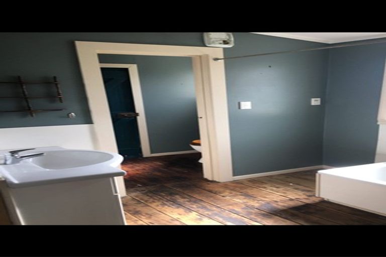 Photo of property in 42 Hussey Street, Waverley, 4510