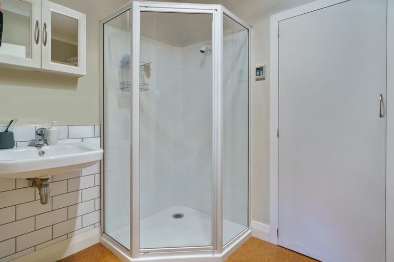 Photo of property in 36 Edinburgh Terrace, Berhampore, Wellington, 6023