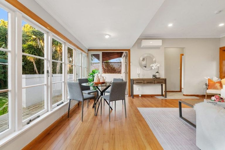 Photo of property in 55 Eastglen Road, Glen Eden, Auckland, 0602